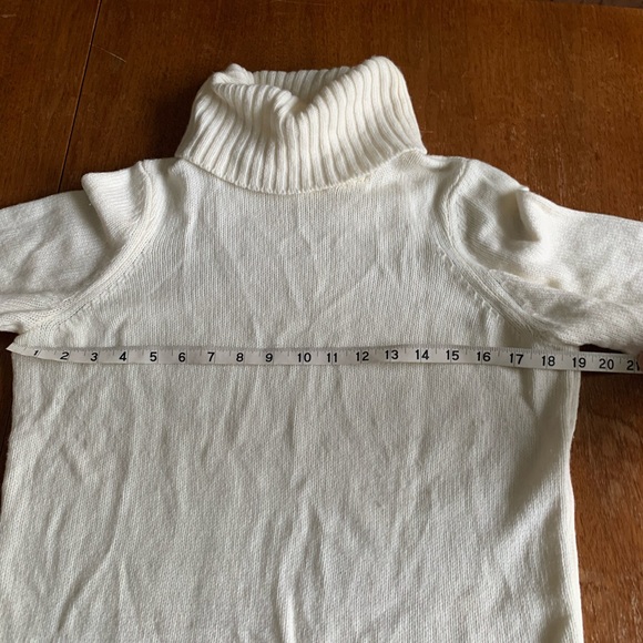 Cream knit sweater sz M - Picture 2 of 3